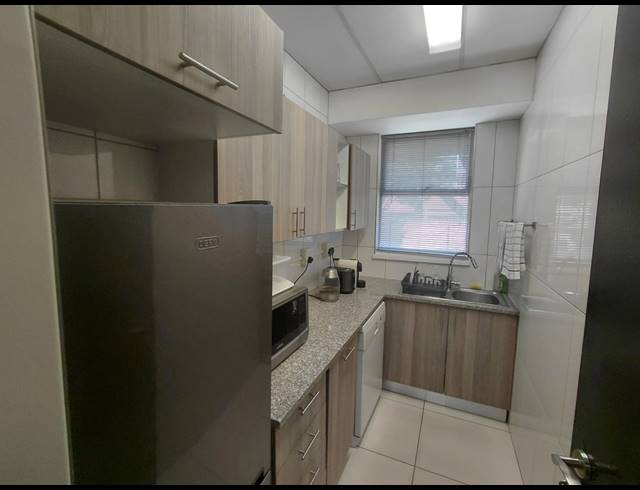 20M² SERVICED OFFICE TO LET IN FOURWAYS